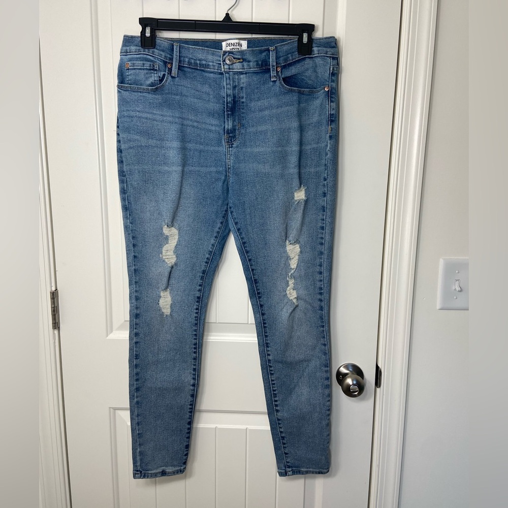 NWOT Denizen from Levi’s women’s high rise jegging denim ripped jeans stretch 32